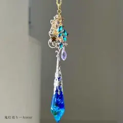 魔法で生まれた雫のペンデュラムネックレス 三日月×唐草 琉球ガラス 色変化