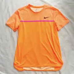 海外ウェア　NIKE ナイキ Tシャツ　蛍光色