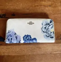 COACH長財布 花柄 ホワイト系