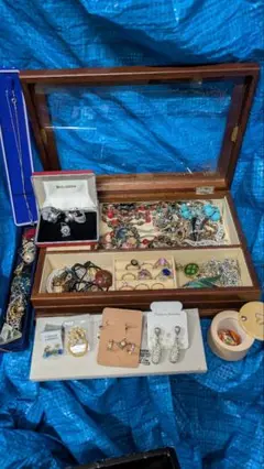 遺品整理 イミテーションアクセサリーケース付きセット 3