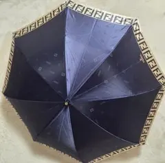 ✨美品✨FENDI 折りたたみ傘 ズッカ柄 FF 黒 金 手動開閉 カバーあり ✨美品✨FENDI 折りたたみ傘 ズッカ柄 FF 黒 金 手動開閉 カバーあり