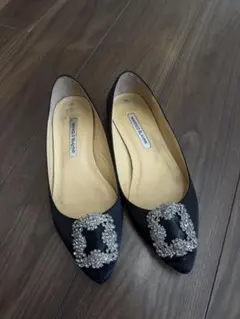 MANOLO BLAHNIK ビジュー フラットパンプス ブラック 39のサムネイル