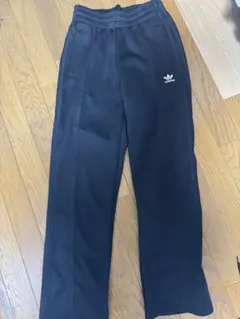 adidas トラックパンツ　XS ブラック
