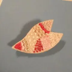 ブローチ ハンドメイド 花びら ビーズ 刺繍
