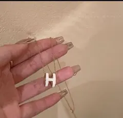 ポップh ネックレス　H ネックレス　ホワイト