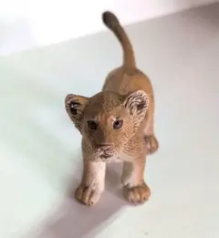 Schleich シュライヒ　（仔）ライオン　動物フィギュア