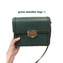 緑色ショルダーバッグ ゴールド金具