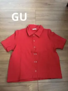 ボタン付きトップス