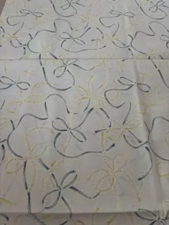 オレンジとブルーのリボン 綿生地　オフホワイト はぎれ