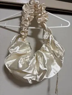 Heather アイボリー フリル サテン ショルダーバッグ