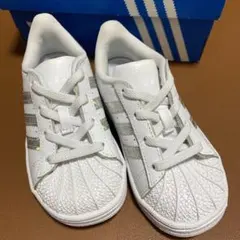adidas ホワイト スニーカー