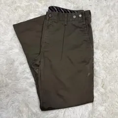 カーキ チノパン