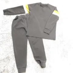 ユニクロ パジャマ上下セット140 UNIQLOグレー　イエロー　長袖　長ズボン