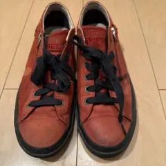 ディーゼル　赤ジッパー付きスニーカー