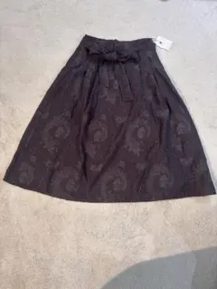 ペイズリー柄ダークグレーフレアスカート