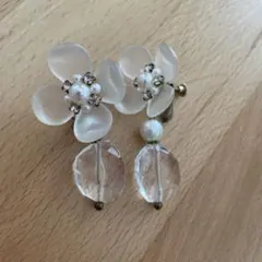大ぶり　花デザイン イヤリング