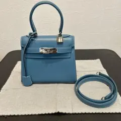青いレザー ハンドバッグ 金属ロック付き