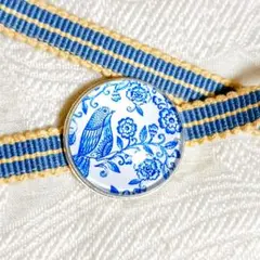 【帯留め 真田紐 2点セット】青い鳥と花唐草の帯留め 青 三分紐用 小鳥さん