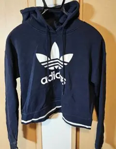 adidas ネイビー クロップドパーカー フード付き