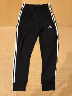 adidas ブラック ジャージ パンツ　160cm
