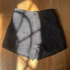 ラメ入り黒ショートパンツ