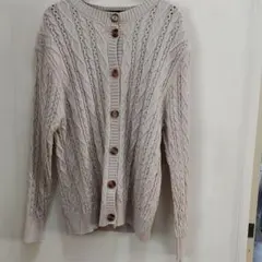 美品　ベージュのニットカーディガン