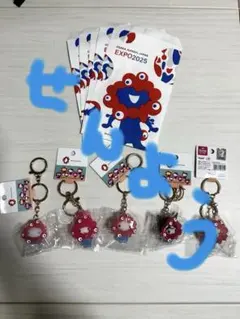 ⭐︎専用⭐︎サンリオ ミャクミャク なりきり立体マスコット クリアカラーキーホルダー