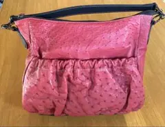 オーストリッチ風　レッドピンクハンドバッグ　ショルダーストラップ付き