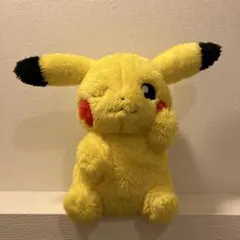 ポケモン ピカチュウ ぬいぐるみ ウィンク