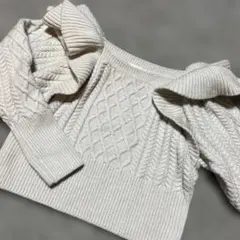H&M ケーブル編みフリル袖ニット