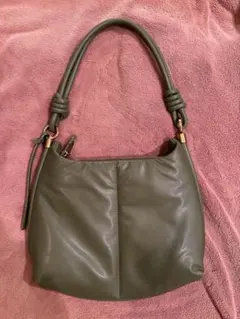 CHARLES & KEITH オリーブグリーン ショルダーバッグ