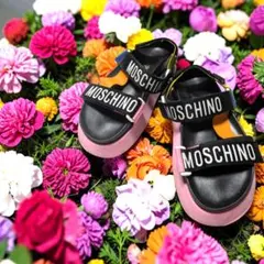 モスキーノ ブラック＆マルチカラー プラットフォーム ロゴテープサンダルのサムネイル