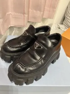 PRADA ブラックレザー ローファー