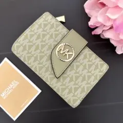 【新品】最新モデル！ MICHAEL KORS 二つ折り財布 カーキグリーン