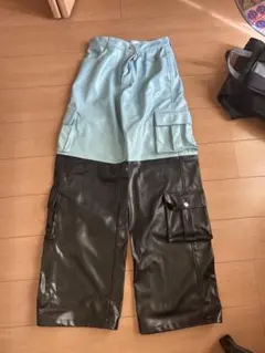 ANURUQ 水色・黒 レザーカーゴパンツのサムネイル