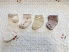 ベビー靴下 4足セット ポンポン付き 花柄 フリル リボン