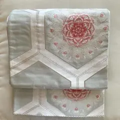 袋帯　銀糸の入った刺繍入り