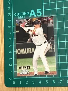 坂本勇人 2024プロ野球チップス第二弾 カード 076 読売ジャイアンツ