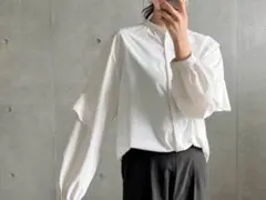 GU フリル付き長袖ホワイトシャツ