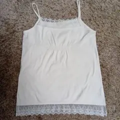 on the couch クリーム色キャミソール