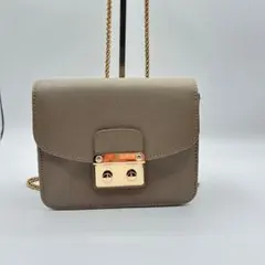 ミニバッグチェーンバッグ チェーンショルダーバッグ　斜めがけ 肩掛け小さめ