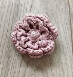 花形編み物ブローチ ピンク
