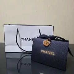 CHANEL ホリデー2025ラッピングボックス　チャーム付き