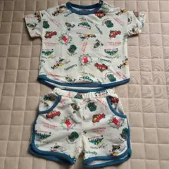 テントなどのキャンププリント Tシャツとショートパンツセットアップ