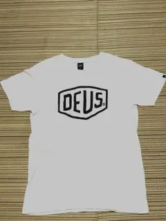 DEUS ホワイト Tシャツのサムネイル