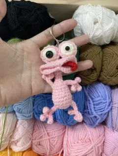 アミグルミピンクキャラクターキーホルダー