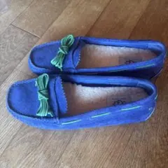 青色スエードモカシン（グリーンリボン）