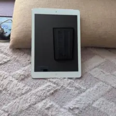 Apple iPad (モデル A1475) シルバー