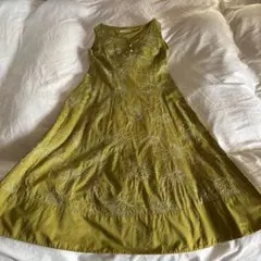 LAURA ASHLEY 刺繍入ワンピース