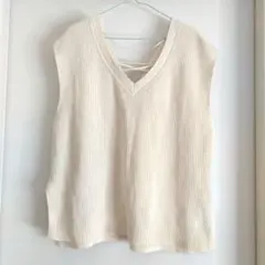 GU アイボリー Vネック ニットベスト L